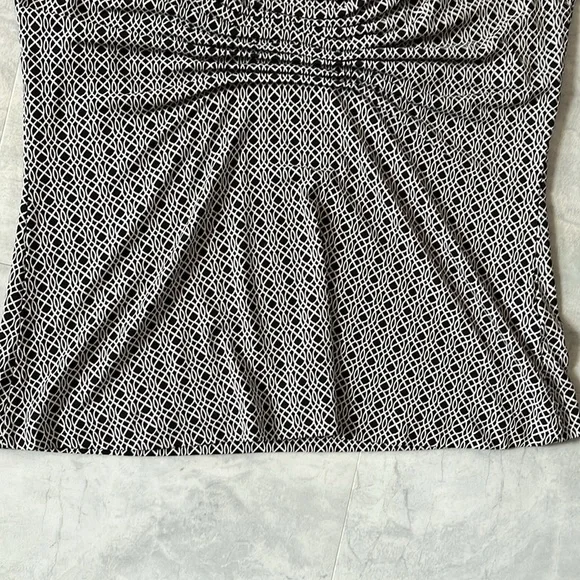 Banana republic  Blouse  sleeveless  silky  soft stretchy   Black/gray    size M - Picture 3 of 8